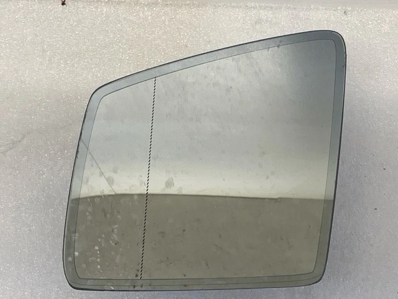 Зеркальный элемент A1668100319, левый