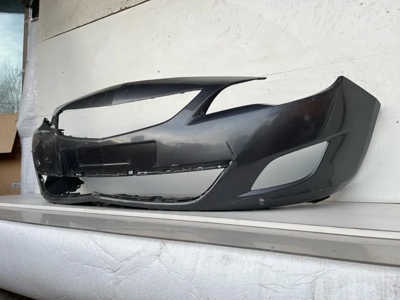 Бампер Opel Astra 2009-2015 13264403 J, передний