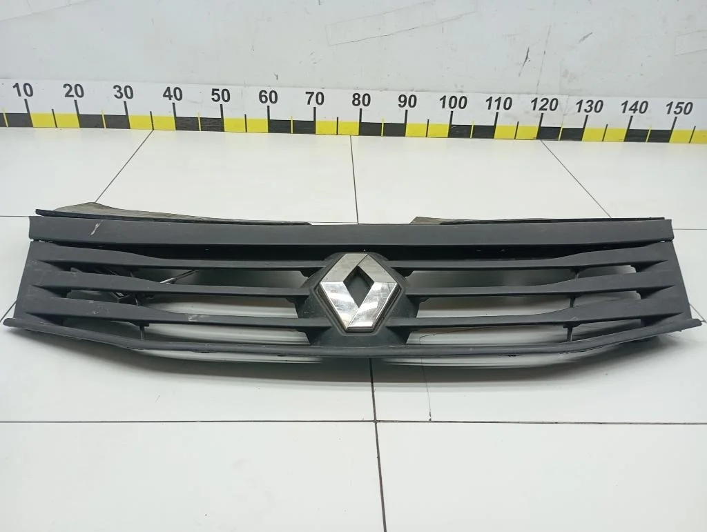 Решетка радиатора Renault Sandero 1 2014 BS