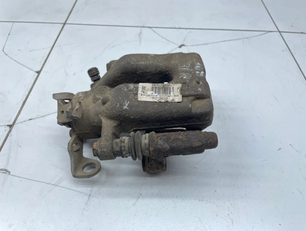 Суппорт задний правый Kia Ceed 2 2015 JD