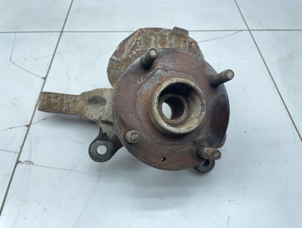 Кулак поворотный передний левый Chevrolet Lacetti 2007 J200