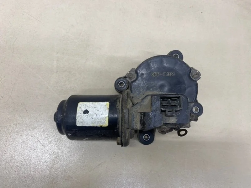 Моторчик стеклоочистителя передний Mitsubishi