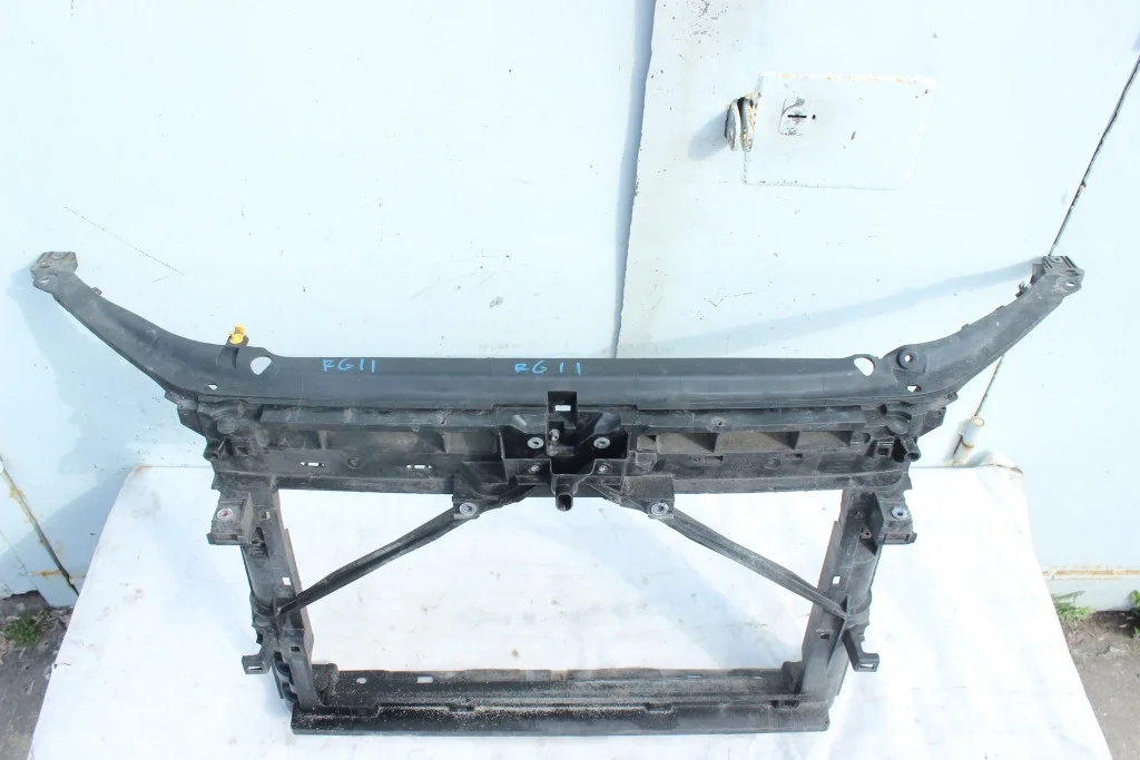 Панель передняя (телевизор) Skoda Octavia А7