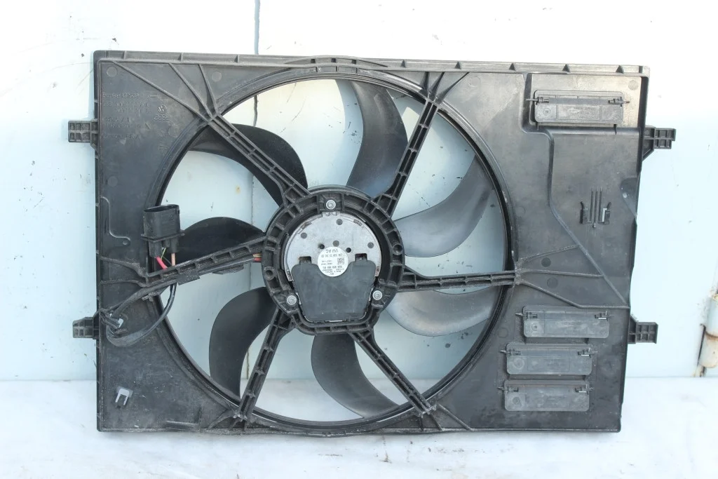 Вентилятор охлаждения 5Q0121205AL Skoda Octavia A7