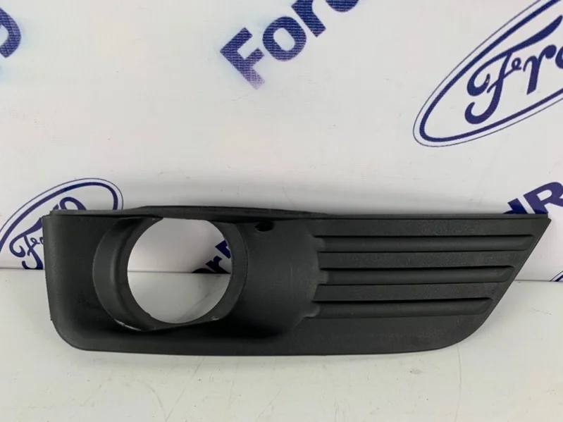 Накладка ПТФ Ford Focus 2 2005-2008 1337347 CB4, передняя правая