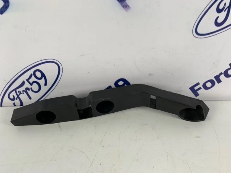 Кронштейн бампера Ford Focus 2 2005-2008 1337334 CB4, передний правый
