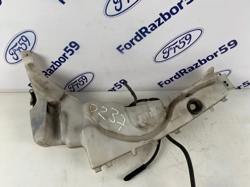 Бачок омывателя Ford Focus 2 2006 1497707 CB4 1.6 (HWDA)