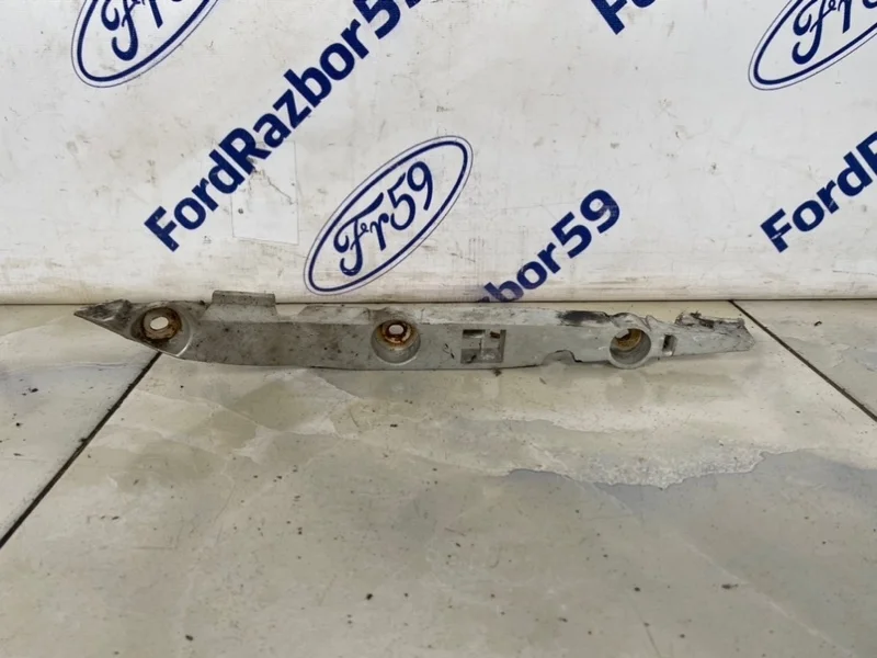 Кронштейн бампера Ford C-MAX 2007-2010 1346766 C214, передний правый