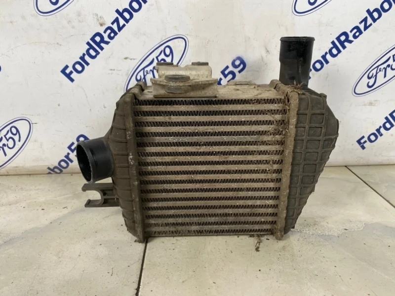 Интеркулер Hyundai Tucson 2004-2009 2827027251 JM