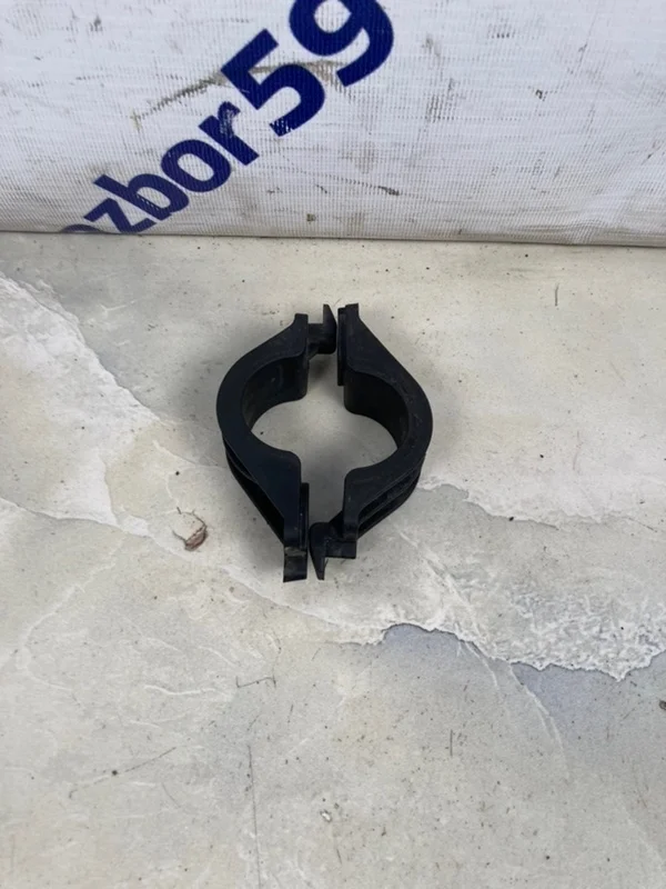 Кронштейн радиатора Kia Sportage 2007 253342E000 JE 2.0 (G4GC)