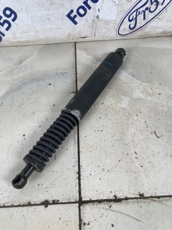 Амортизатор крышки багажника Volkswagen Touareg 2007 7L6827550N GP (7L7) 3.0 TDI (BKS)