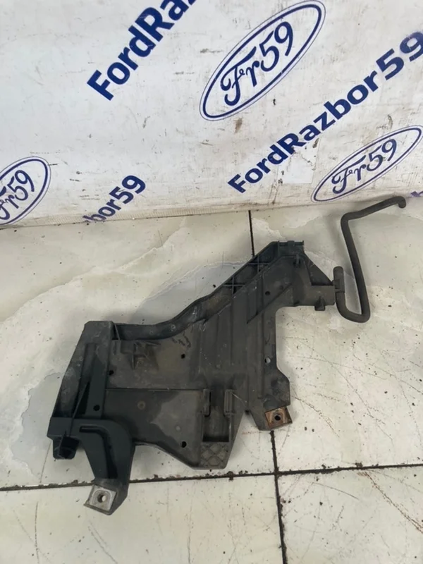 Кронштейн фары нижний Audi A4 2010 1301073033 B8, левый