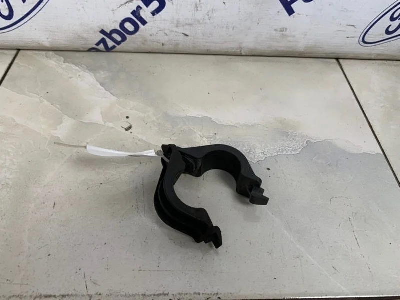 Кронштейн радиатора Kia Sportage 2008 253342E000 KM