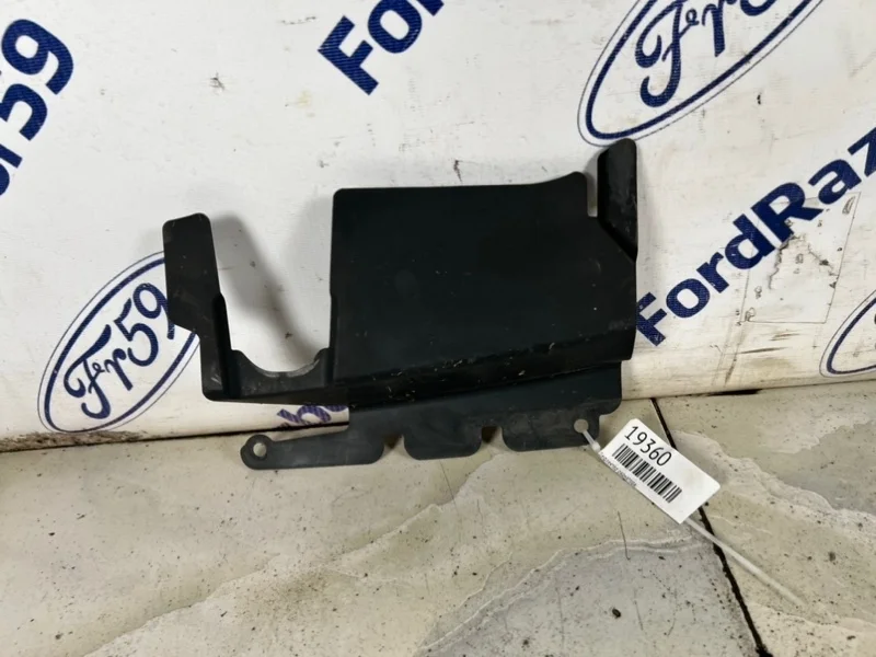 Дефлектор радиатора Ford Focus 2 2009 1492992 CB4