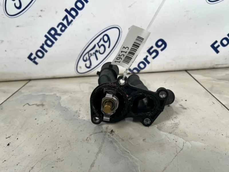 Корпус термостата Ford Focus 2 2006 1473090 CB4 1.6 (HXDA)