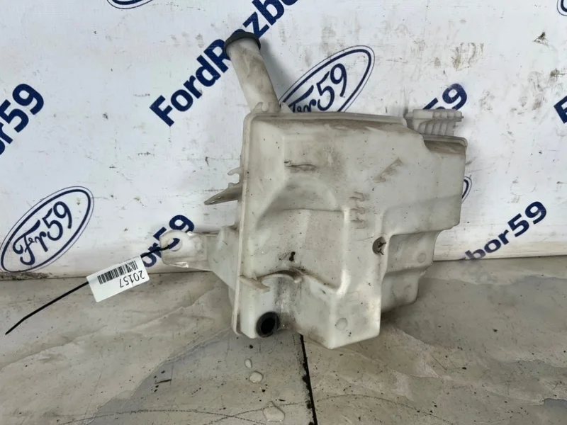 Бачок омывателя Ford Focus 3 2013 1817940 CB8