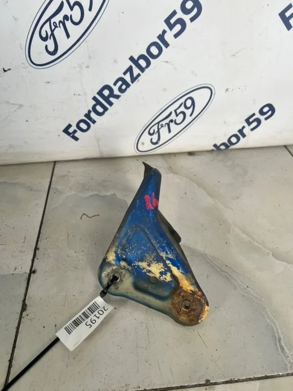 Кронштейн крыла Skoda Rapid 2014 5JA821142A NH3, передний правый