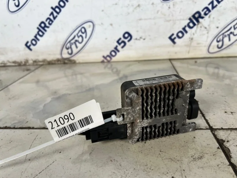 Блок управления вентилятором Ford Focus 3 2012 940002906 CB8 1.0 (M1DA)