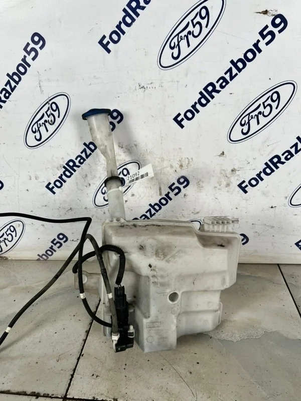 Бачок омывателя Ford Focus 3 2012 1817940 CB8 1.0 (M1DA)