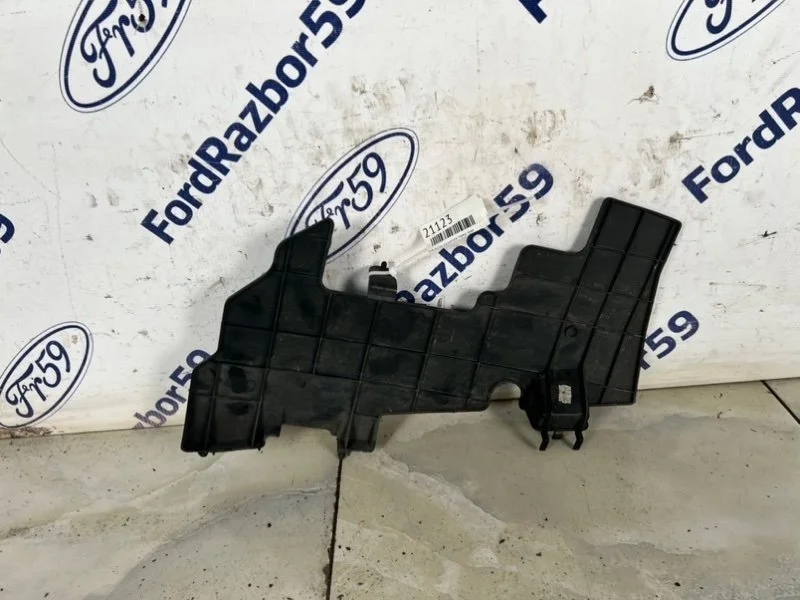 Дефлектор радиатора Toyota Avensis 2009 5329305070 T270 2.2 (2ADFTV), передний правый