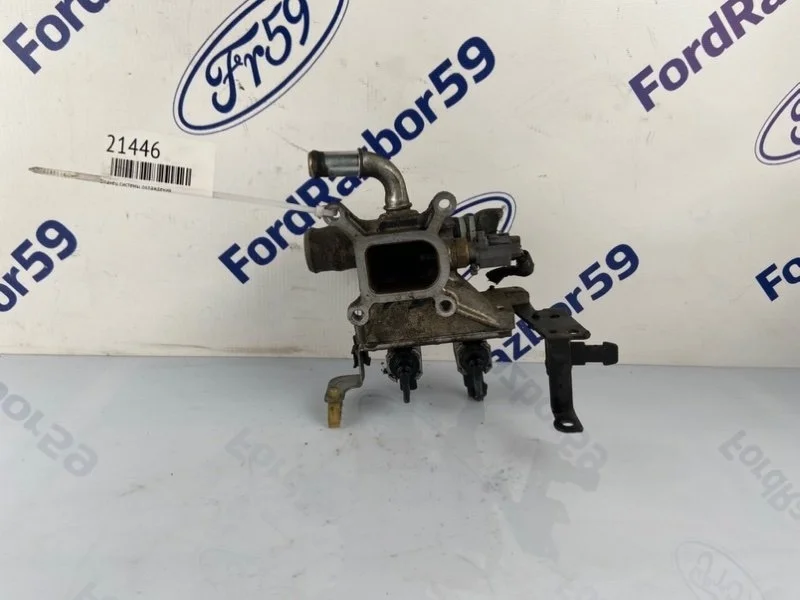 Фланец системы охлаждения Ford Focus 2 2008 1360282 CB4 1.8 (QQDB)