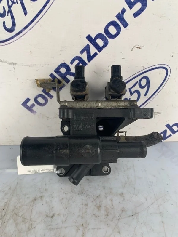 Фланец системы охлаждения Ford Focus 2 2009 1360282 CB4 1.8 (QQDB)