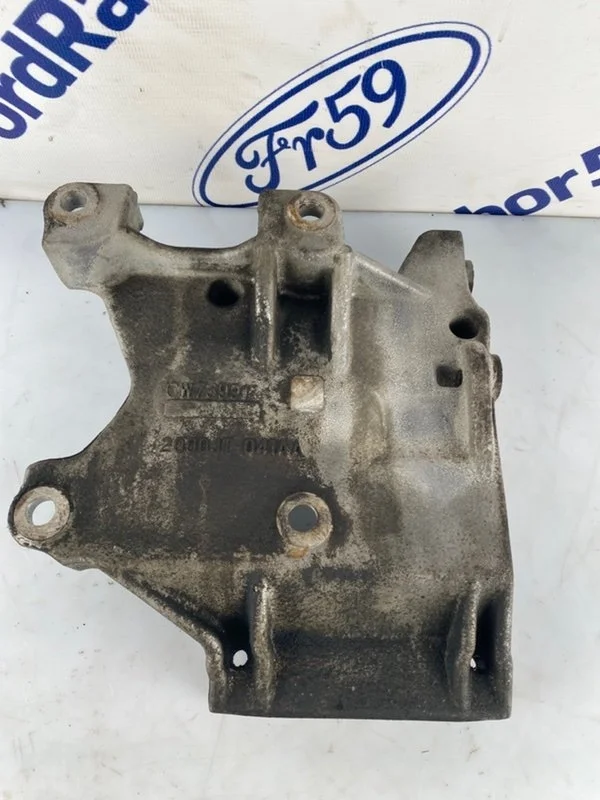 Кронштейн компрессора кондиционера Mitsubishi Lancer 9 2005 MR360566 CS3A 1.6 (4G18)