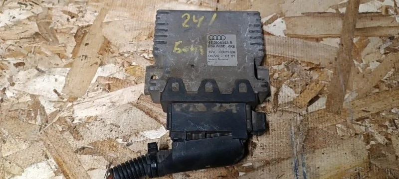Блок управления бензонасосом Audi S8 2007 4E