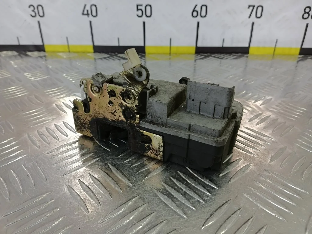 Замок двери передней правый Peugeot Partner I рес