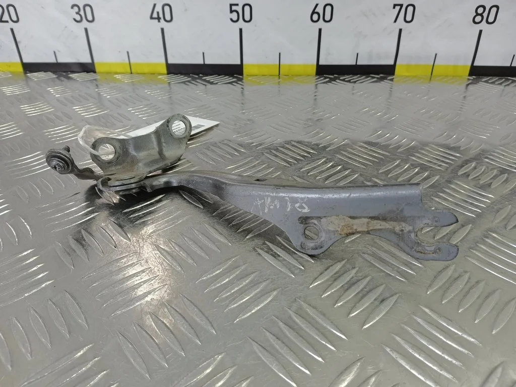 Петля капота левая MAZDA 6 GG рестайлинг (2005—20