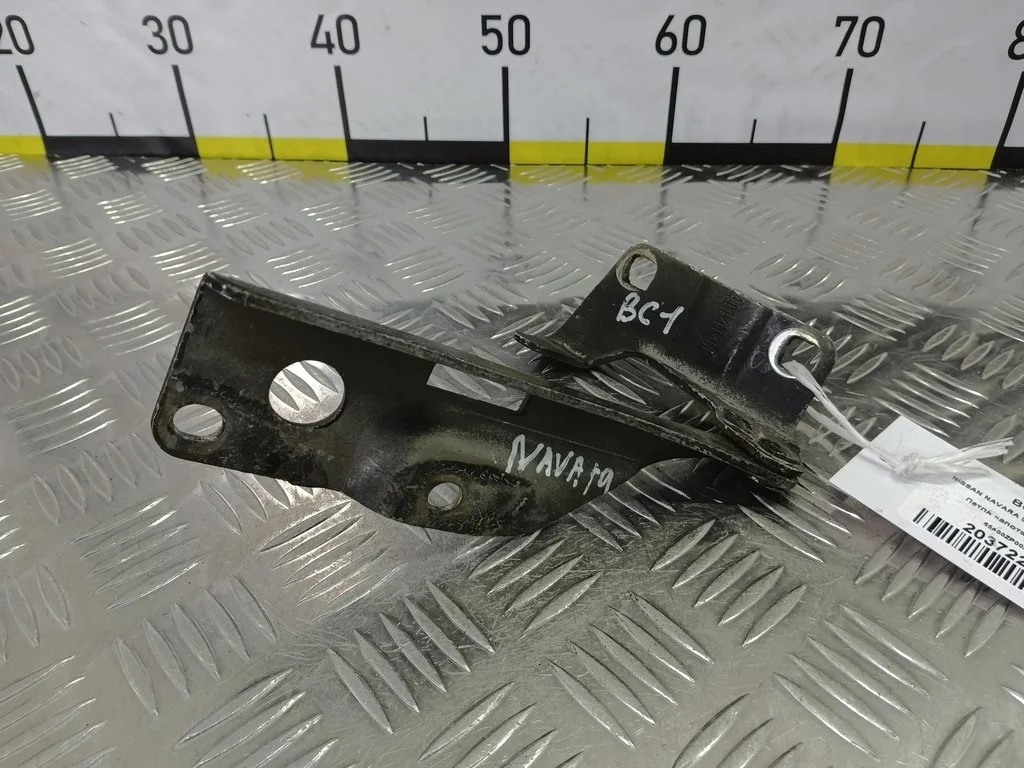 Петля капота правая NISSAN NAVARA D40 (2004—2010)