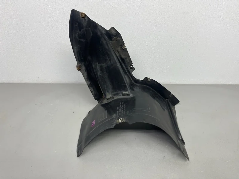 Подкрылок Volkswagen Passat B6