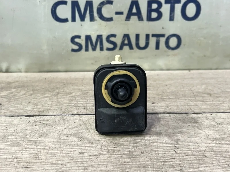 Корректор фары Volvo XC90 8678121 XC90 3.2