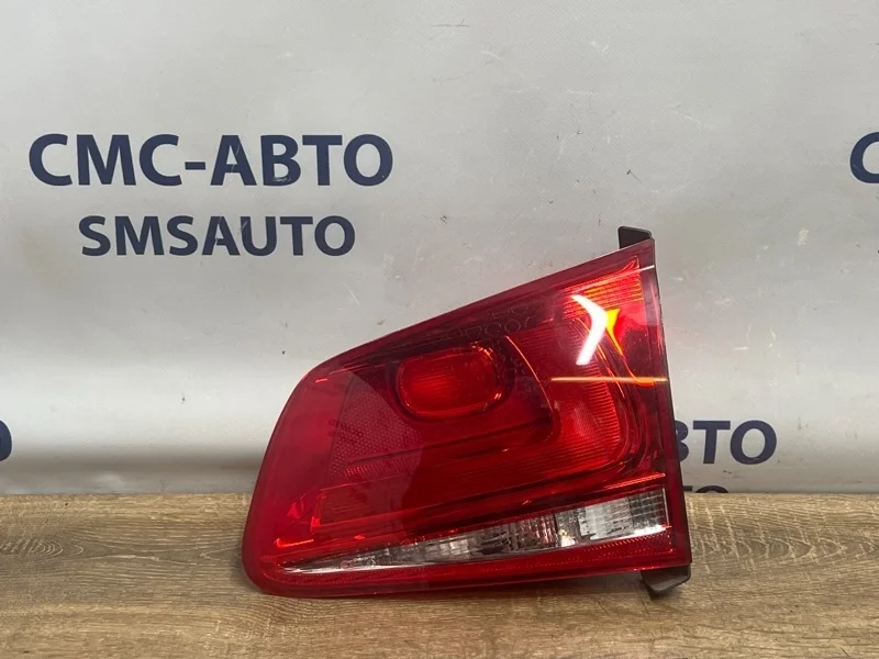 Фонарь крышки багажника Volkswagen Touareg 7P6945094B NF 3.6, правый