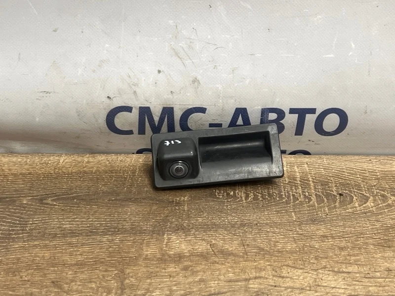 Камера заднего вида Volkswagen Touareg 7P6827566F NF 3.6