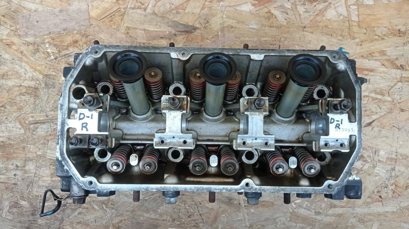 Головка блока цилиндров Mitsubishi Pajero 4 6G75 R