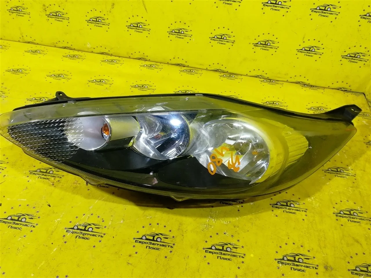 Фара Ford Fiesta 6 1740028 MK6, передняя левая
