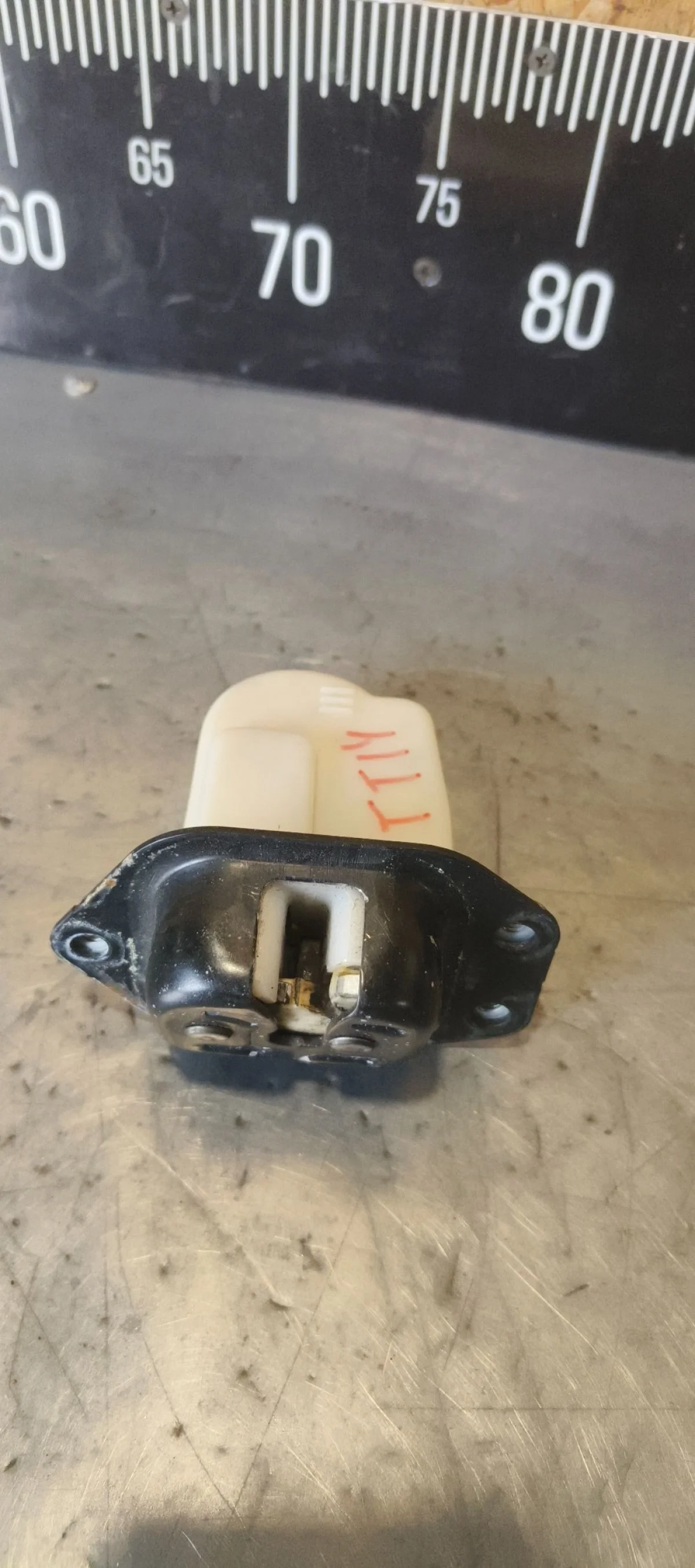 Замок багажника Nissan Pathfinder III (2004—2010) 2008 B25 - GENUINE GRANITE