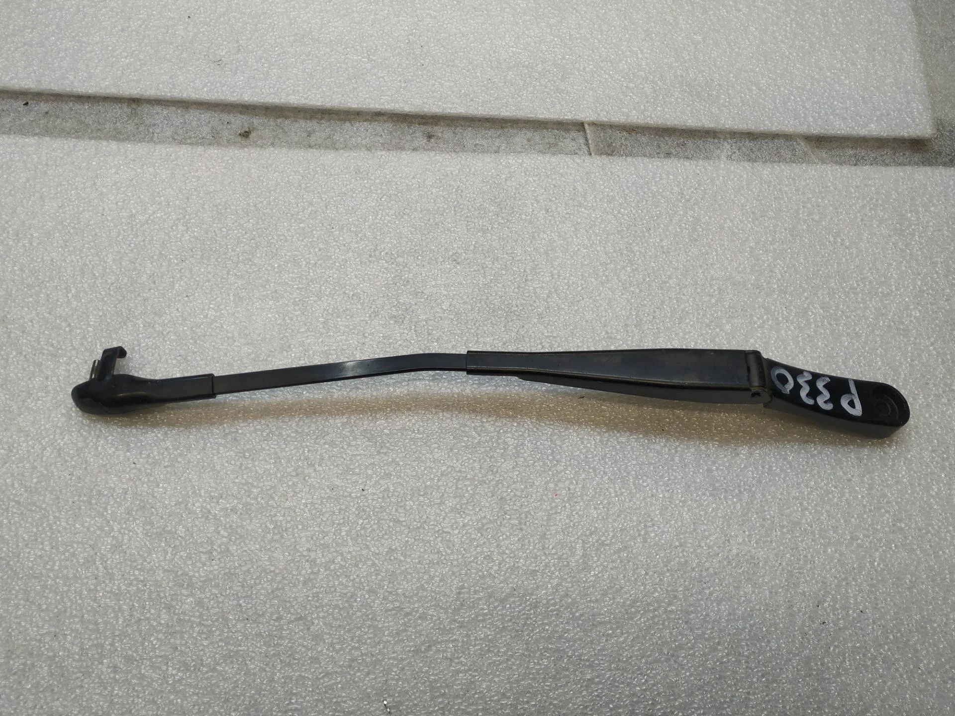 поводок стеклоочистителя левый Volkswagen Touareg 2 7P6