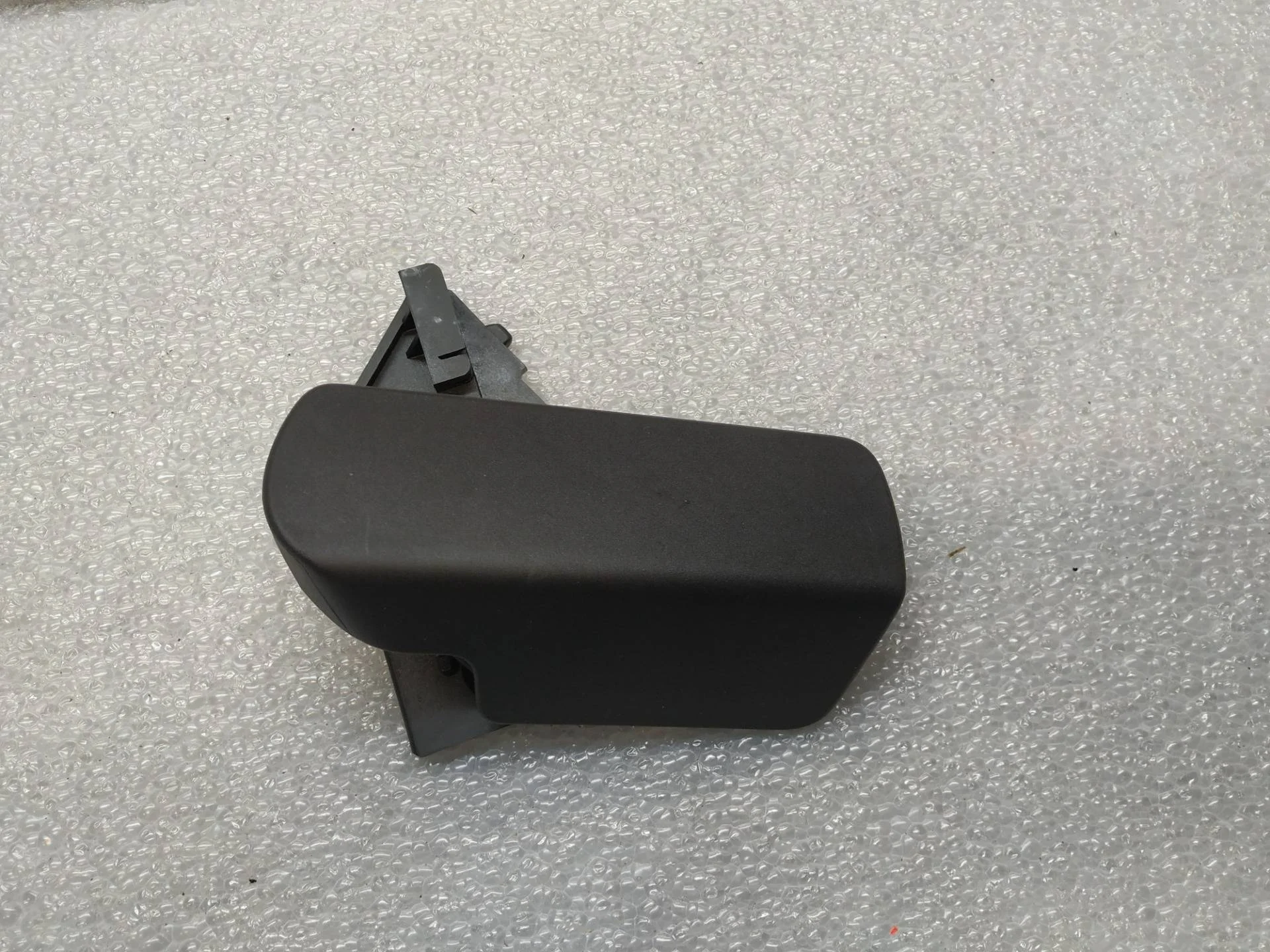 ручка открывания капота Volkswagen Touareg 2 7P6