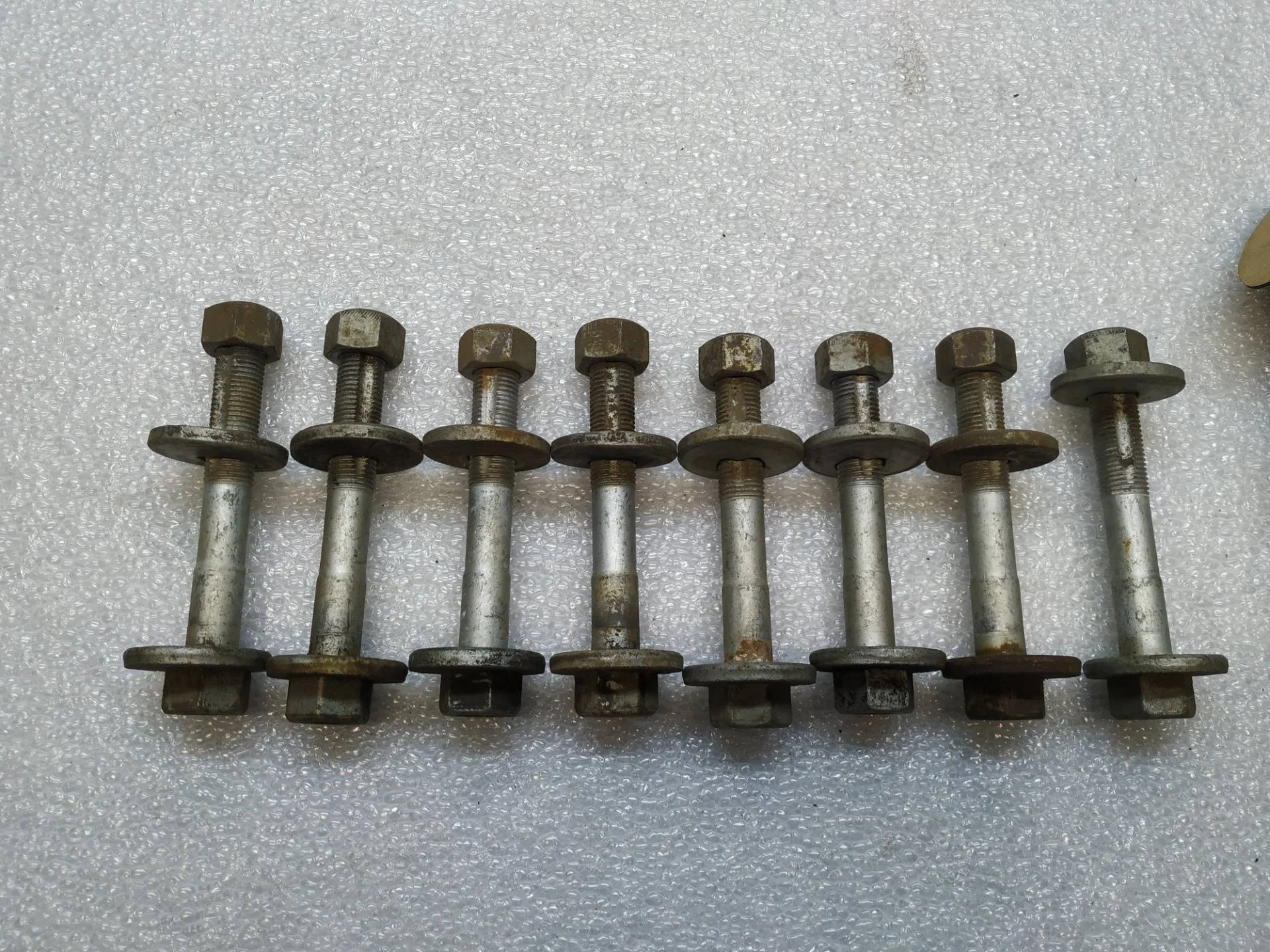 Болт эксцентрик Volkswagen Touareg 2 7P6 2016