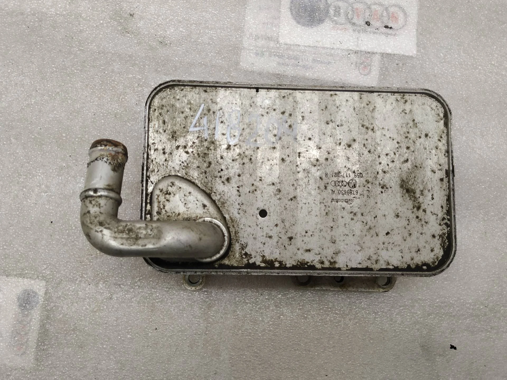 радиатор охлаждения масляный (двигателя) Volkswagen Touareg 2 7P6