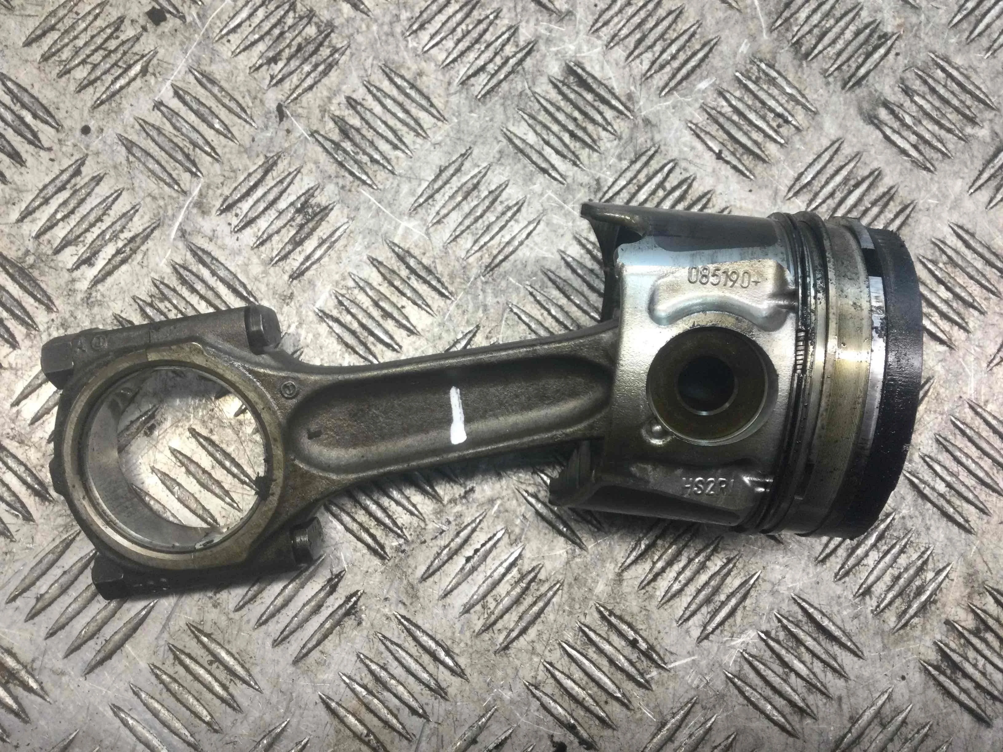 Поршень Peugeot 407 407 (6D) 2004 - 2010 дизель 2.0 HDI Автомат Седан