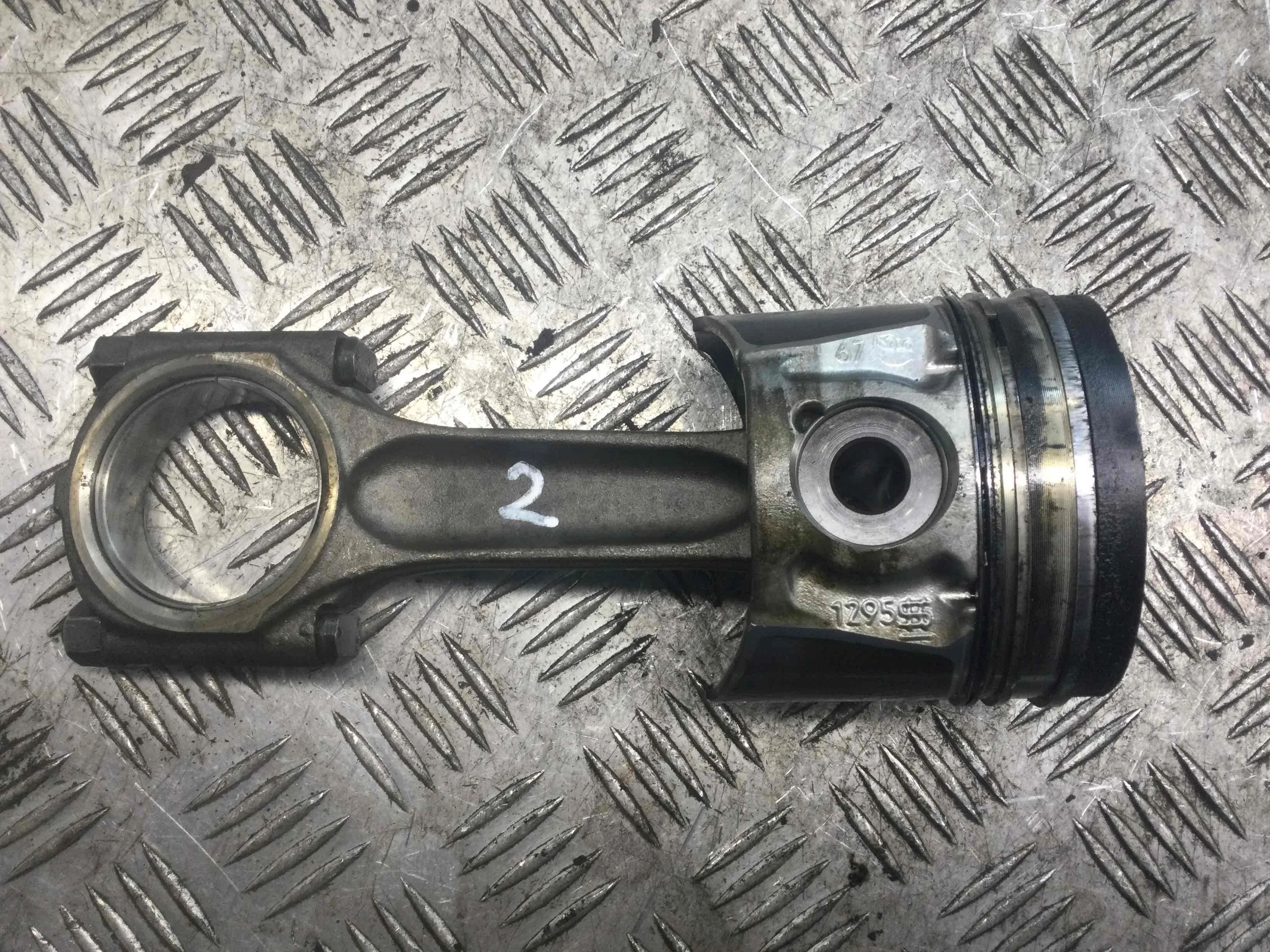 Поршень Peugeot 407 407 (6D) 2004 - 2010 дизель 2.0 HDI Автомат Седан