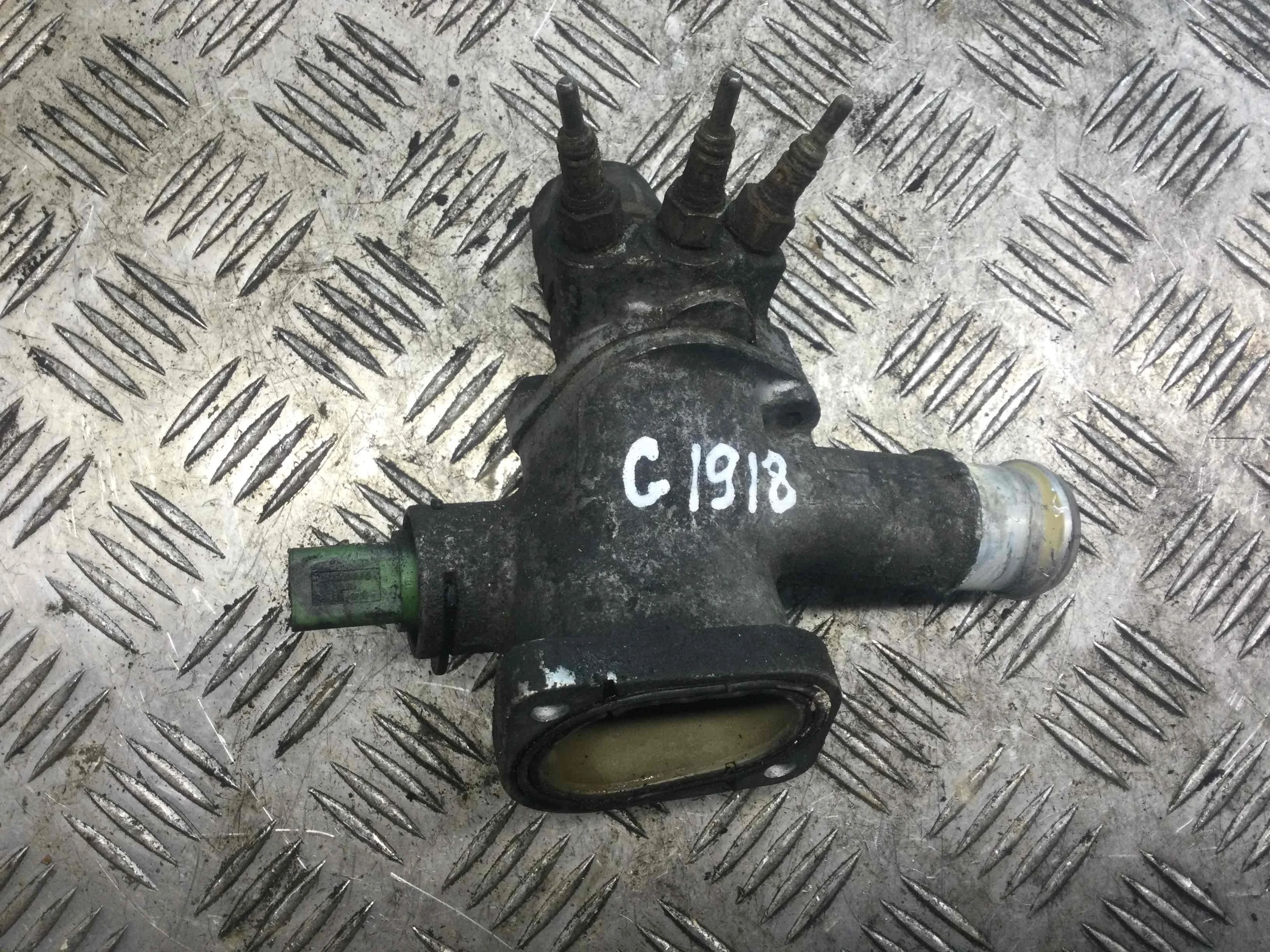 Подогреватель охлаждающей жидкости (антифриза) Volkswagen Caddy 2 поколение 1995 - 2004 дизель 1.9 SDI Механика Фургон