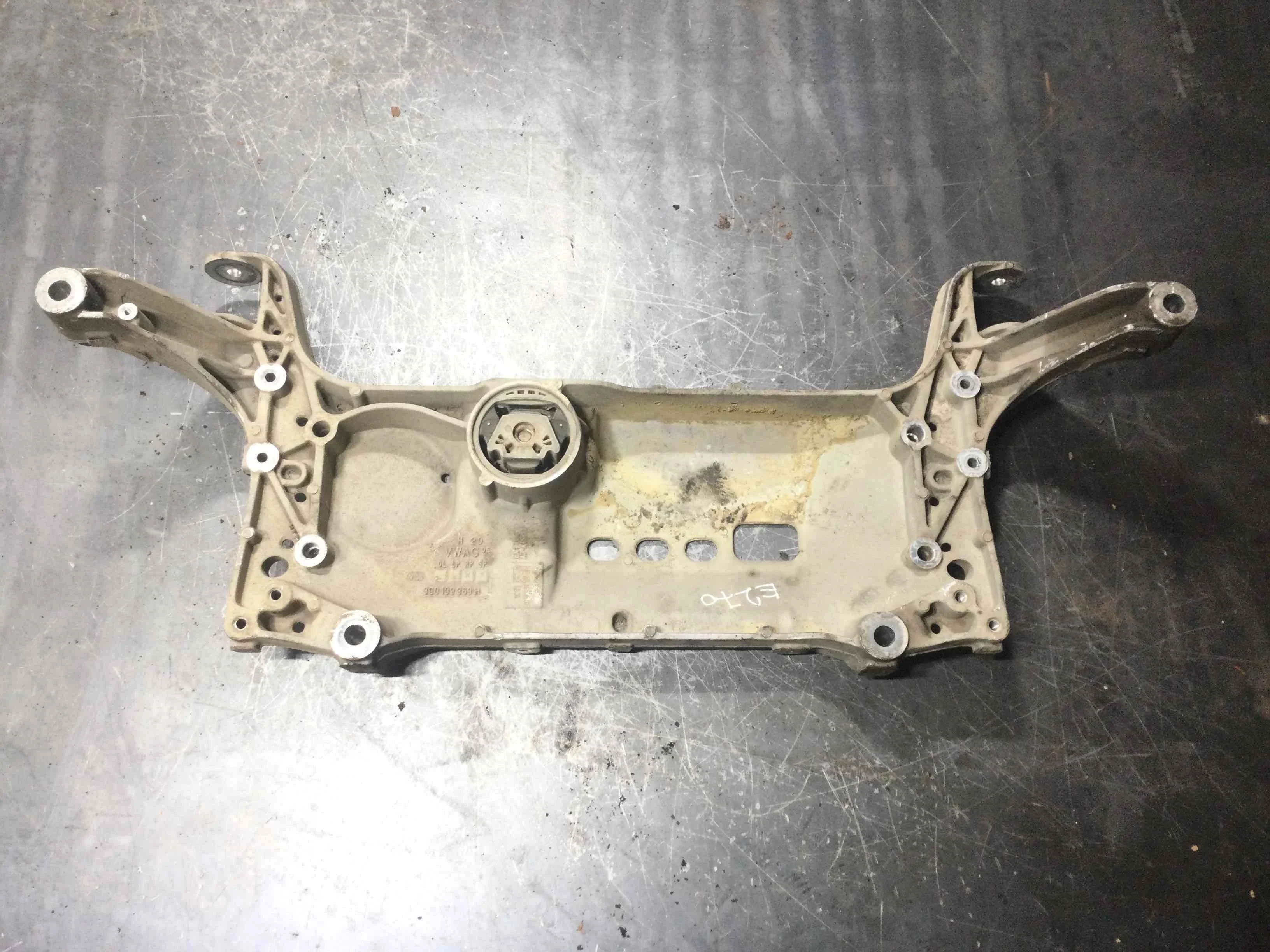 Балка подвески передняя (подрамник) Volkswagen Passat B6 (2005-2010) дизель 2.0 TDI Механика Универсал