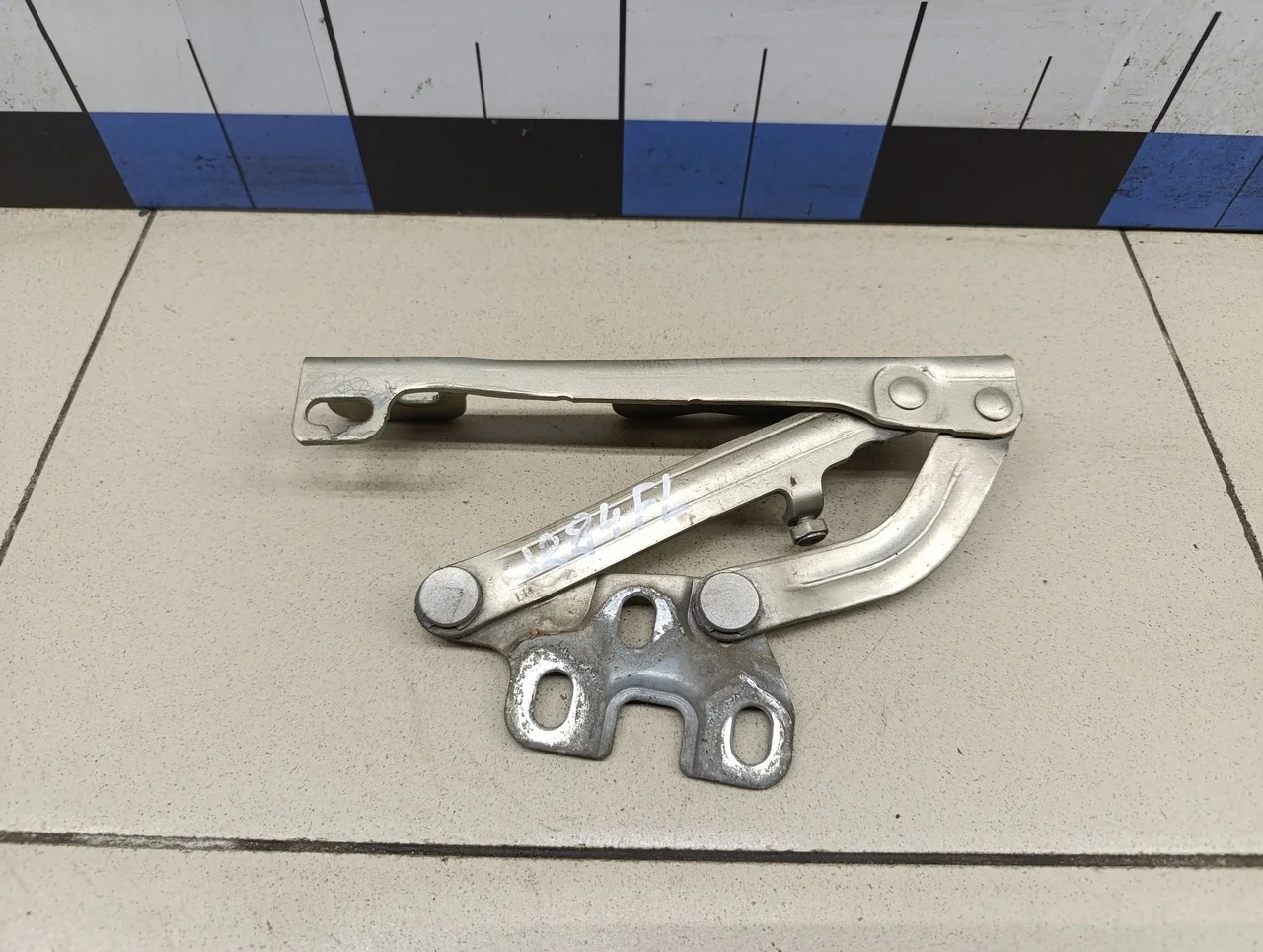 Петля капота левая Corsa D 2006-2015