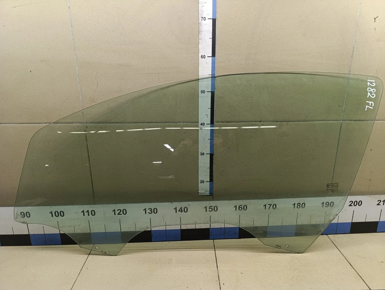 Стекло двери передней левой Corsa D 2006-2015