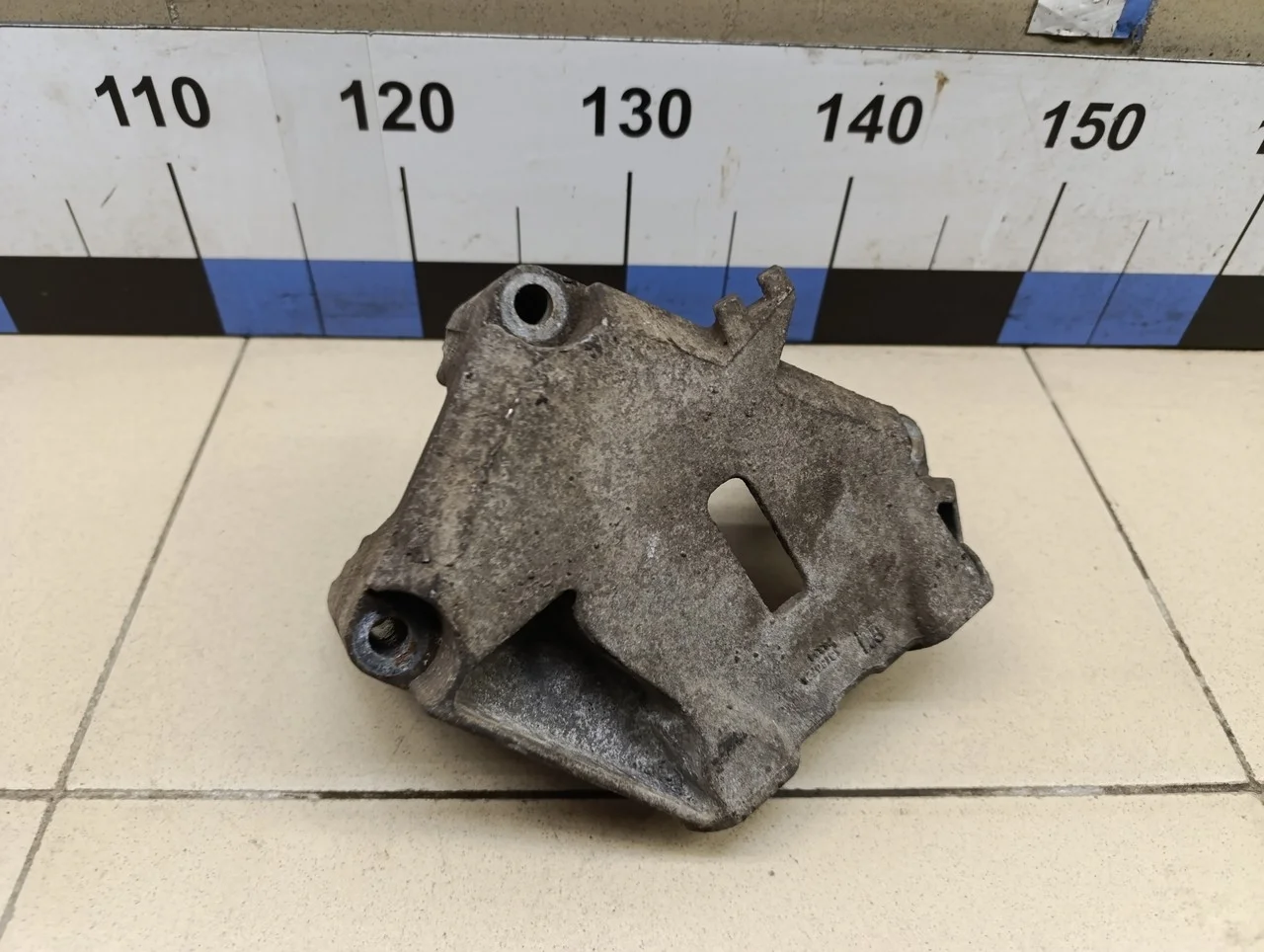 Кронштейн двигателя правый Corsa D 2006-2015