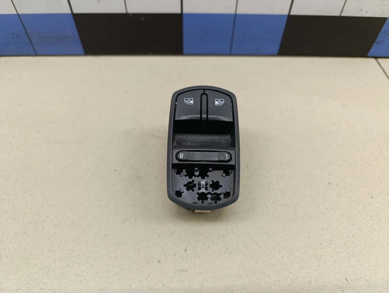 Блок управления стеклоподъемниками Corsa D 2006-2015